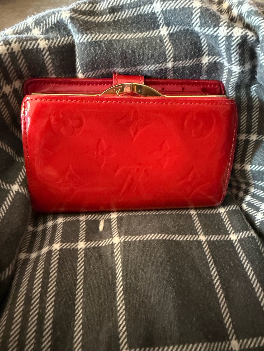 Louis Vuitton Red Patent Leather Kiss-lock Compact Wallet w/Gold-tone Snap.